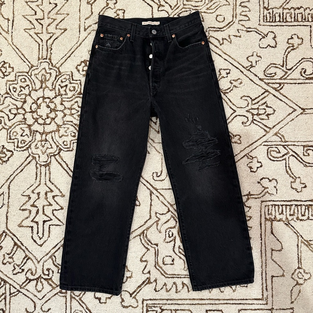 Levi’s Black Distressed Ribcage Ankle Straight